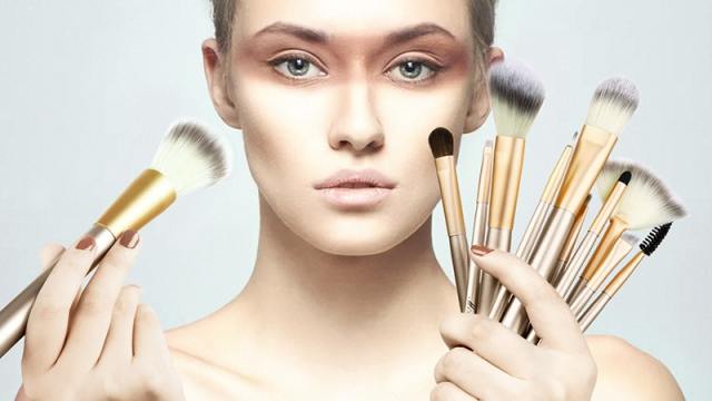 贵港港—南沙港内外贸集装箱同船运输业务启动