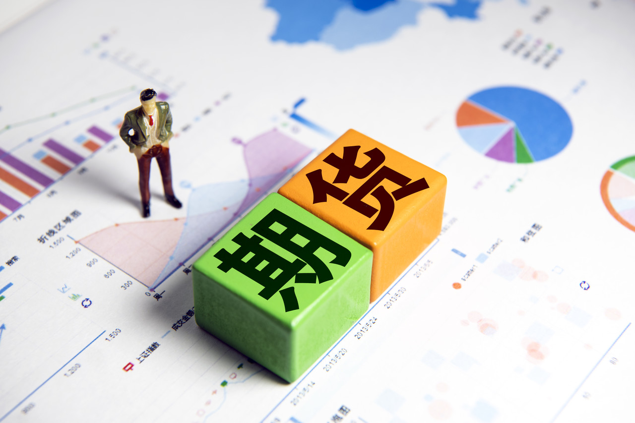 A股收评 | 成交量超3000亿，三大指数轻微下跌，医药股持续强势